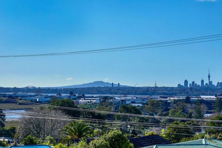 Photo of property in 52a Tirimoana Road, Te Atatu South, Auckland, 0602