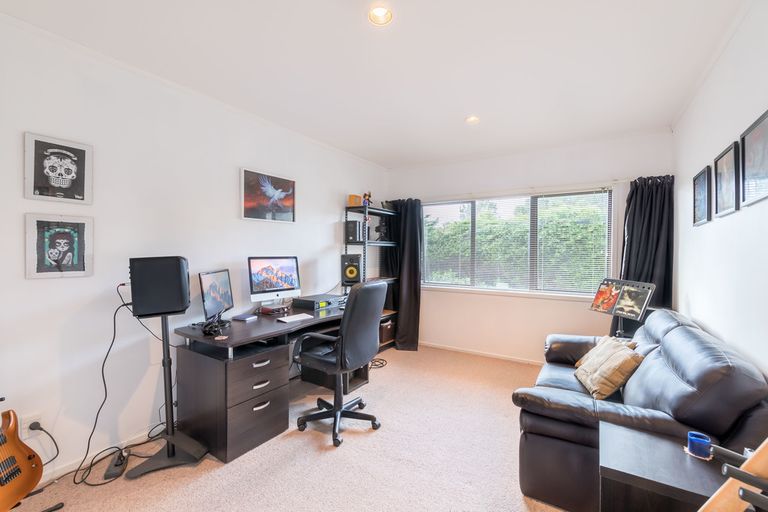 Photo of property in 2 Daffodil Street, Titirangi, Auckland, 0604