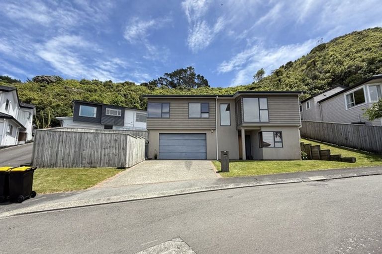 Photo of property in 39 Meadowcroft Grove, Johnsonville, Wellington, 6037