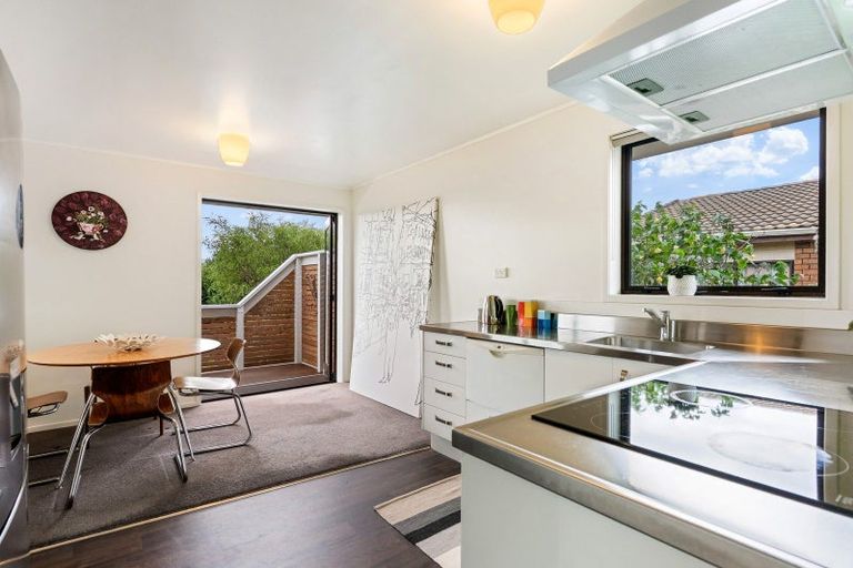 Photo of property in 2/6 Annette Avenue, Te Atatu South, Auckland, 0610