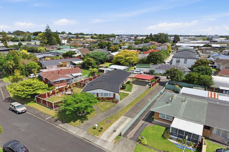 Photo of property in 10 Alf Walker Place, Papakura, 2110