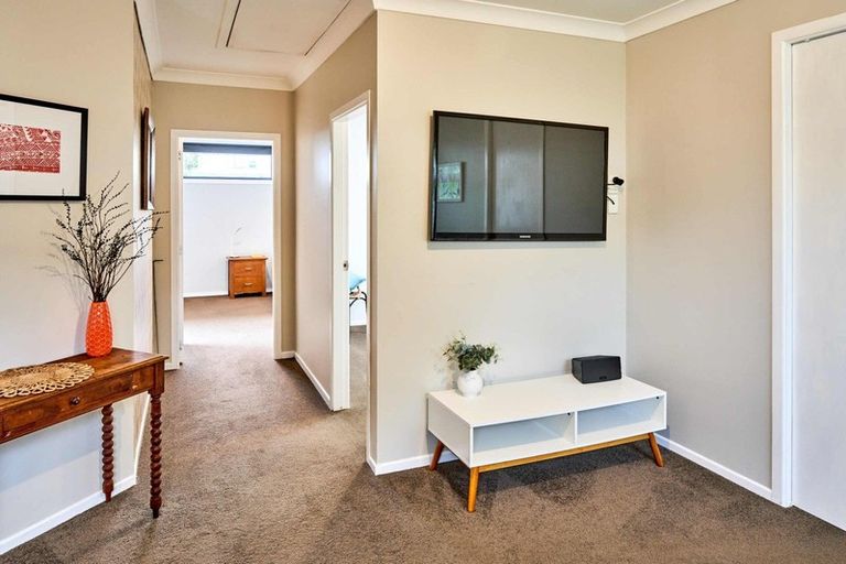 Photo of property in 15 Tirowhanga Road, Paremata, Porirua, 5024