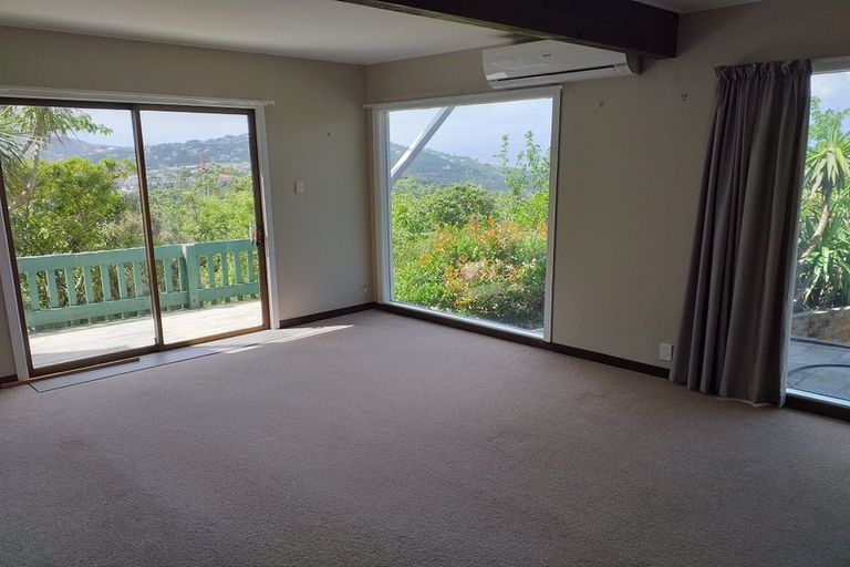 Photo of property in 26-26a Chartwell Drive, Crofton Downs, Wellington, 6035