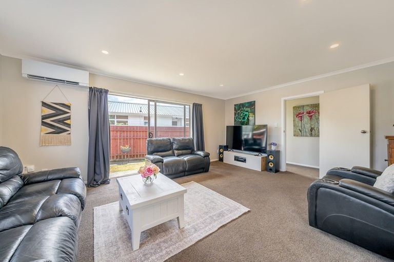 Photo of property in 20 Shanly Street, Brown Owl, Upper Hutt, 5018