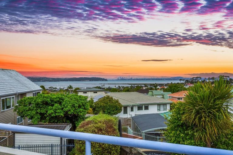 Photo of property in 32 Cherub Place, West Harbour, Auckland, 0618