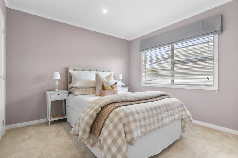 Photo of property in 14 Tranquility Rise, Mellons Bay, Auckland, 2014