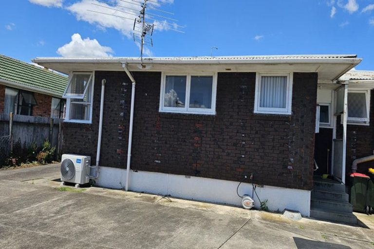 Photo of property in 525 Massey Road, Mangere, Auckland, 2022