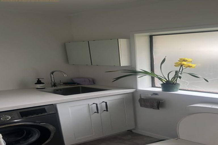 Photo of property in 20 Portsea Place, Chatswood, Auckland, 0626