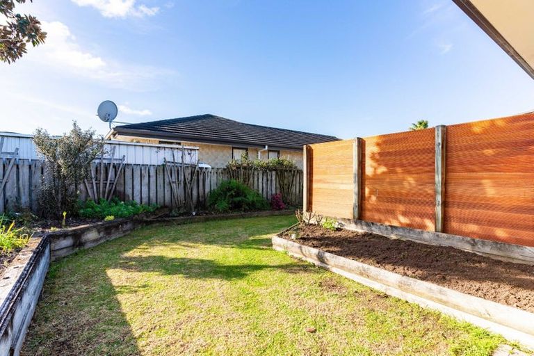 Photo of property in 82 Barbados Way, One Tree Point, 0118