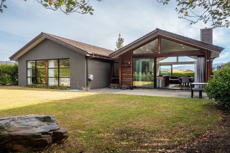 Photo of property in 4 Jackby Court, Jacks Point, Queenstown, 9371