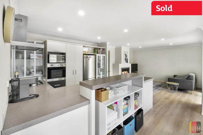 Photo of property in 13 Girvan Terrace, Wattle Downs, Auckland, 2103