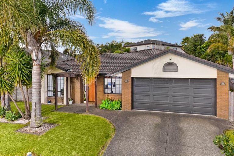 Photo of property in 33 Admirals Court Drive, Greenhithe, Auckland, 0632