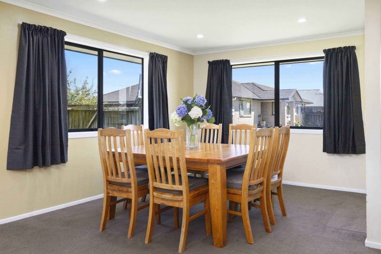 Photo of property in 41 Breaker Grove, Waiuku, 2123