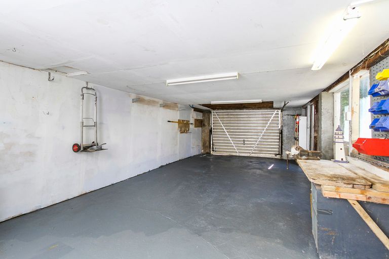 Photo of property in 21 Kauri Loop Road, Oratia, Auckland, 0604