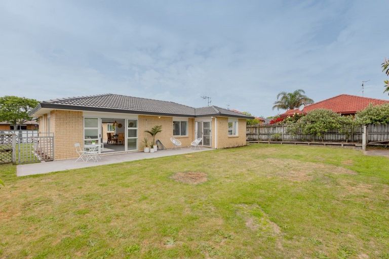 Photo of property in 31 Dalton Drive, Papamoa Beach, Papamoa, 3118