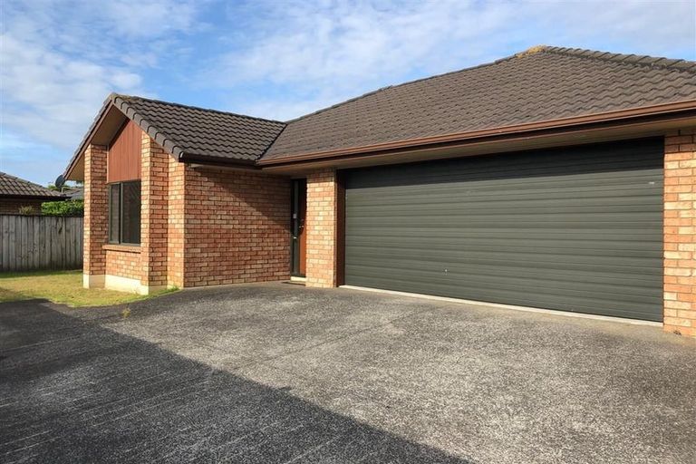 Photo of property in 16 Erne Crescent, East Tamaki, Auckland, 2016