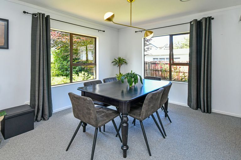 Photo of property in 15 Oakmont Place, Wattle Downs, Auckland, 2103