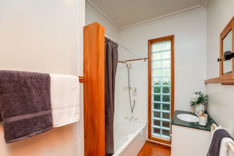 Photo of property in 42 Carrington Street, Lower Vogeltown, New Plymouth, 4310