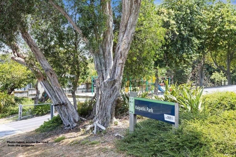 Photo of property in 2/12 Segedin Place, Glenfield, Auckland, 0629