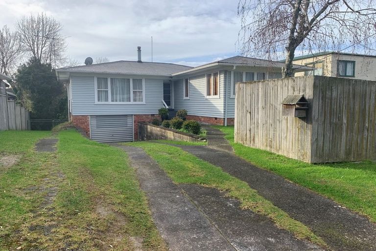 Photo of property in 12 Cron Avenue, Te Atatu South, Auckland, 0610