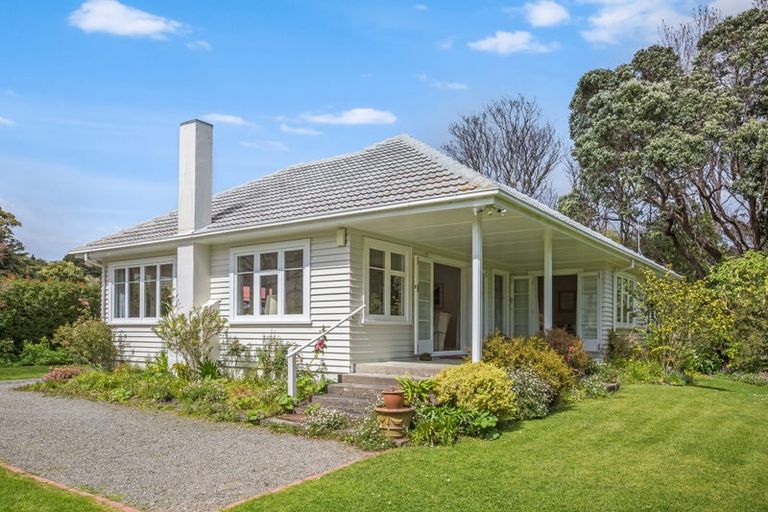 Photo of property in 31-33 Karu Crescent, Waikanae, 5036
