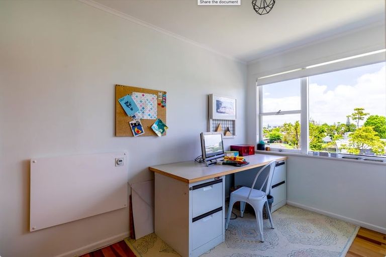 Photo of property in 40 Gill Avenue, Te Atatu Peninsula, Auckland, 0610