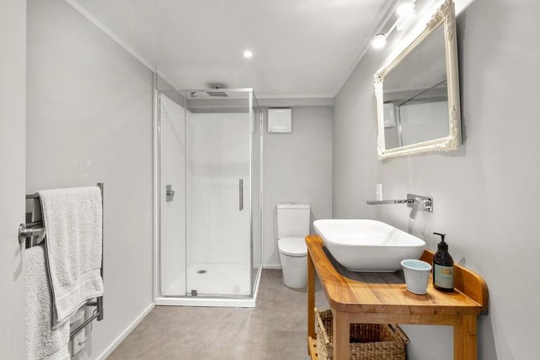 Photo of property in 2 Government Road, Raglan, 3225