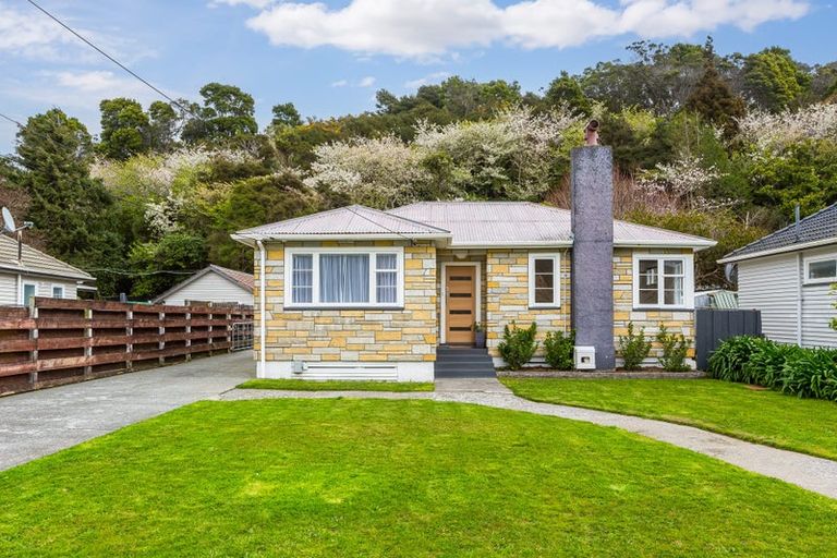 Photo of property in 18 Dover Road, Wainuiomata, Lower Hutt, 5014