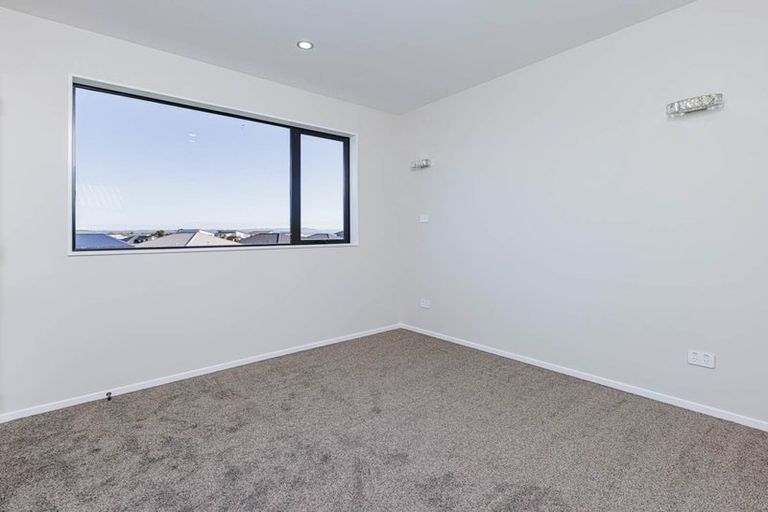 Photo of property in 1 Whata Street, Clarks Beach, 2122