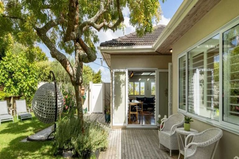 Photo of property in 104 Beach Road, Castor Bay, Auckland, 0620