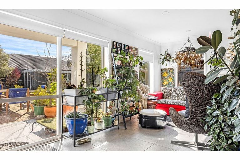 Photo of property in 20 Linkwater Way, Parklands, Christchurch, 8083