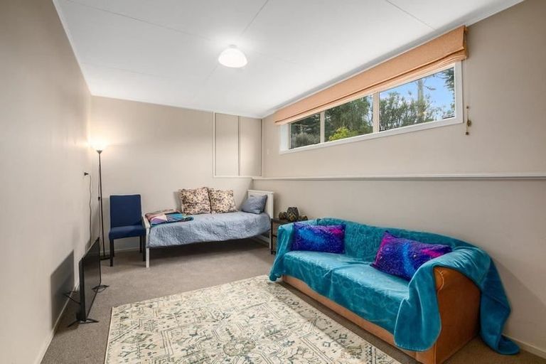 Photo of property in 3 Mckelvey Place, Tawa, Wellington, 5028