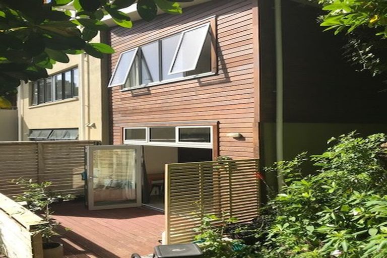 Photo of property in 59 Mortimer Terrace, Brooklyn, Wellington, 6021