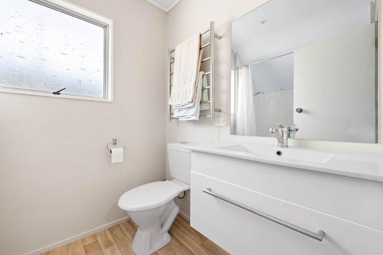 Photo of property in 2/23 The Glade S, Pukekohe, 2120