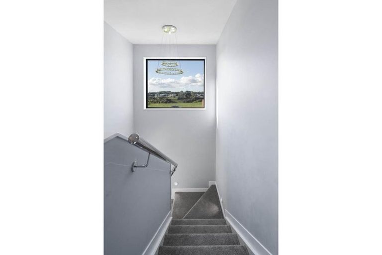 Photo of property in 48 Taipahitini Road, Rosehill, 2113