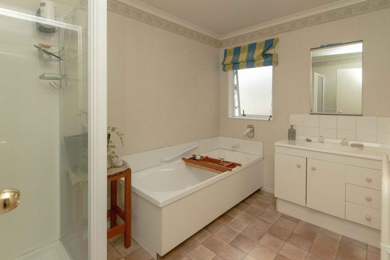 Photo of property in 3/4a Lee Road, Taradale, Napier, 4112