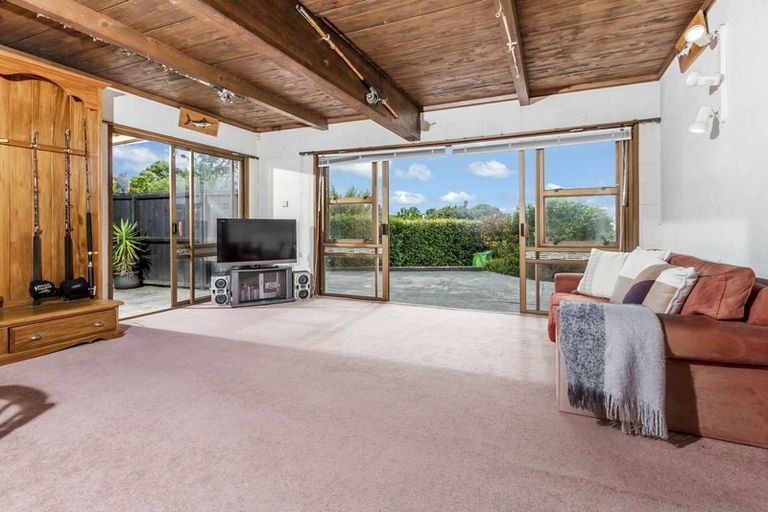 Photo of property in 14 King Richard Place, Browns Bay, Auckland, 0630