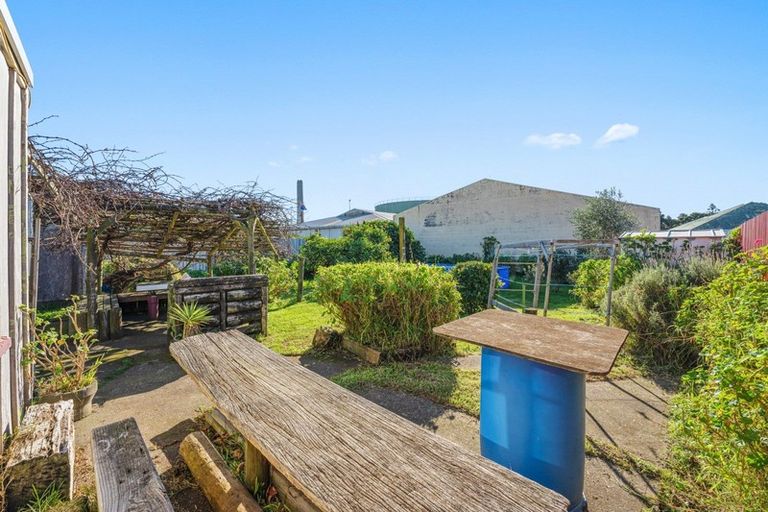 Photo of property in 8 Harbour Street, Moturoa, New Plymouth, 4310