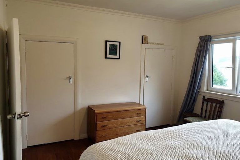 Photo of property in 56 Shelly Bay Road, Maupuia, Wellington, 6022