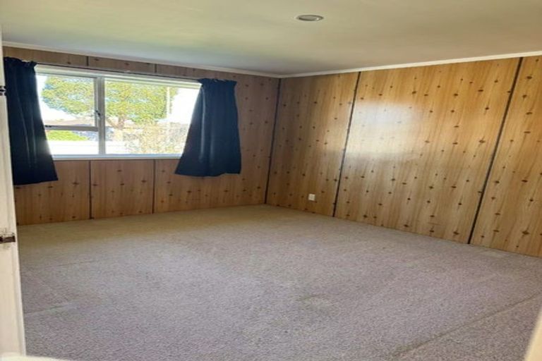 Photo of property in 2 Cranberry Place, Bucklands Beach, Auckland, 2012