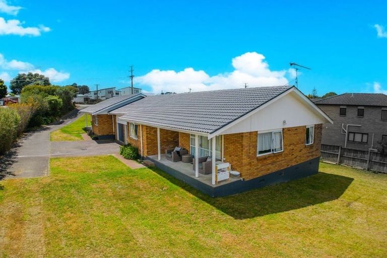 Photo of property in 91 Triangle Road, Massey, Auckland, 0614