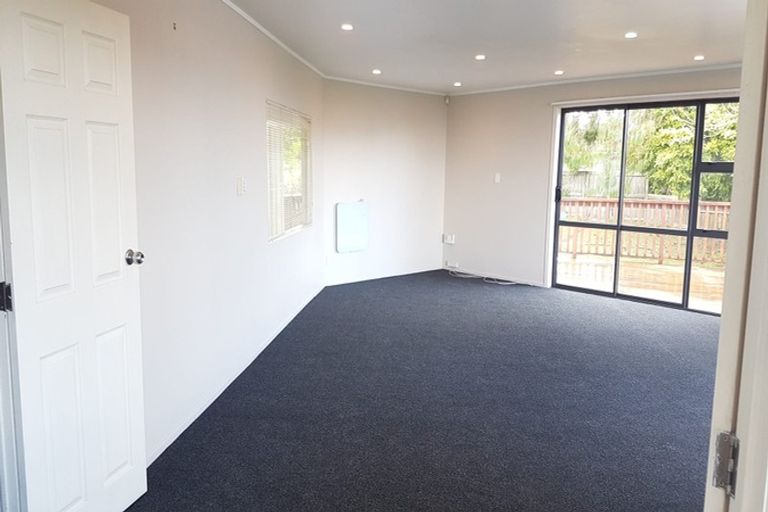 Photo of property in 204 East Coast Road, Forrest Hill, Auckland, 0620