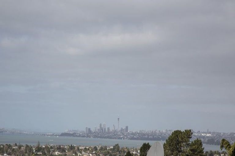 Photo of property in 2 Colwill Road, Massey, Auckland, 0614