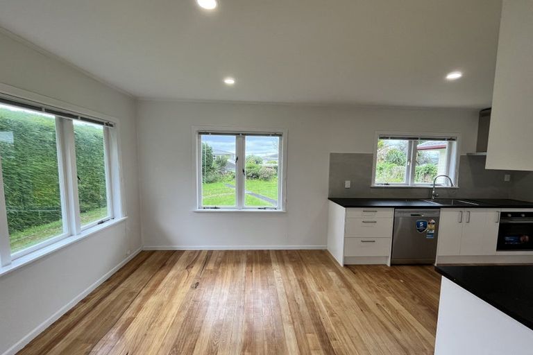 Photo of property in 50 Farquhar Road, Glendene, Auckland, 0602