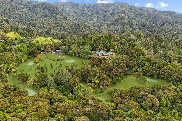 Photo of property in 91 Mountain Road, Henderson Valley, Auckland, 0612