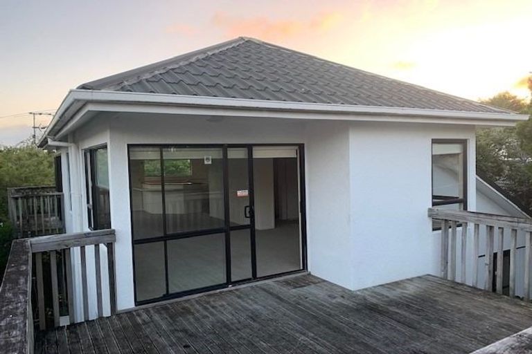 Photo of property in 1/3 Fayette Place, Te Atatu South, Auckland, 0610