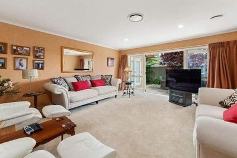 Photo of property in 38 Owhatiura Drive, Lynmore, Rotorua, 3010