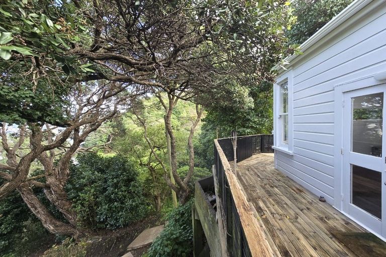 Photo of property in 4 Rangiora Avenue, Kaiwharawhara, Wellington, 6035