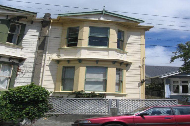 Photo of property in 16 Queen Street, Mount Victoria, Wellington, 6011