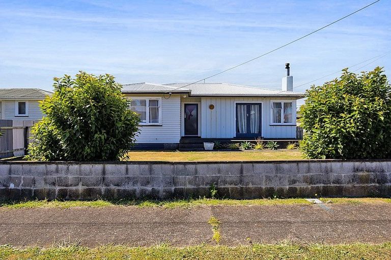 Photo of property in 8 Pacey Avenue, Hawera, 4610